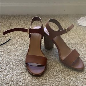 Brown/cognac color chunk heel